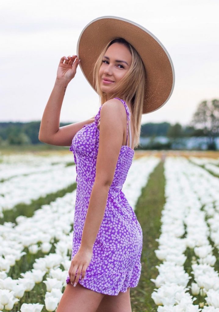 Sweet and Hot Eastern European Women (2022) | messybeautifullove.com [2024]
